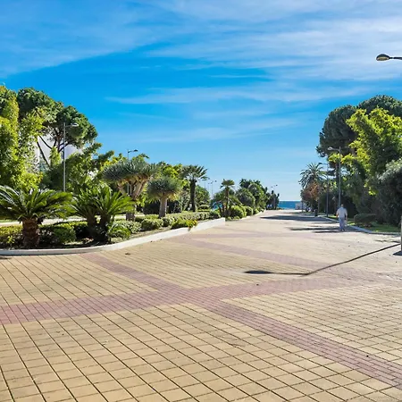 Vista Mar Y Piscina En Puerto Banus Marbella